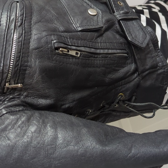 Vintage Cropped Leather Biker Jacket - Picture 5 of 10